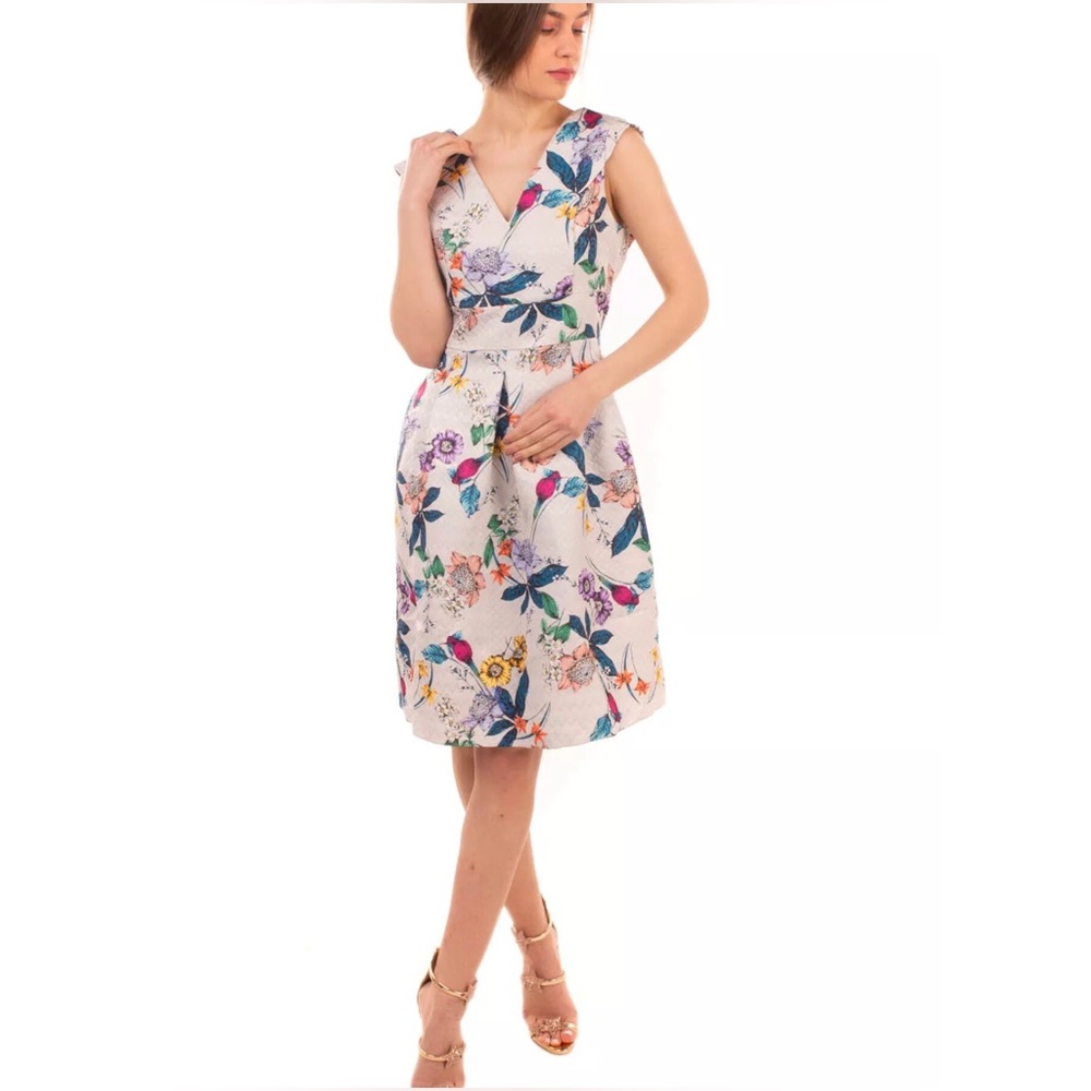 darling London fit and flare dress floral  pleated textured v neck size 14